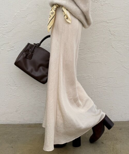 「LOUNGEDRESS」 ロングスカート MEDIUM アイボリー レディースの画像
