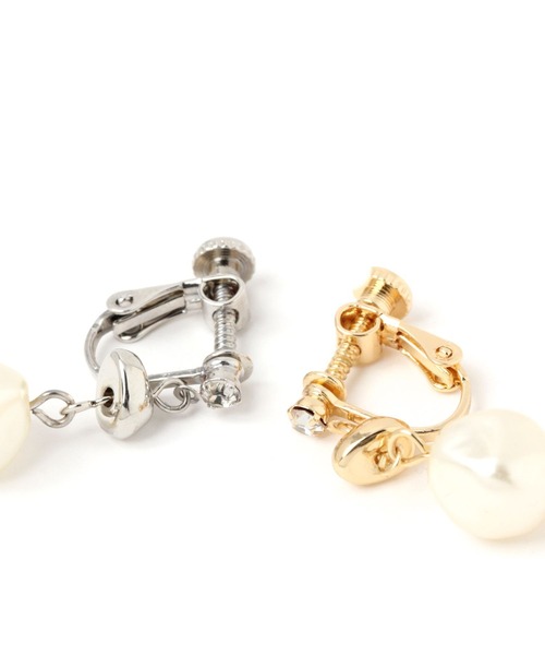 パールイヤリング
K18アコヤパール6mm
メレダイヤ LAKOLE（ラコレ） イヤリング スウィング変形パールイヤリング