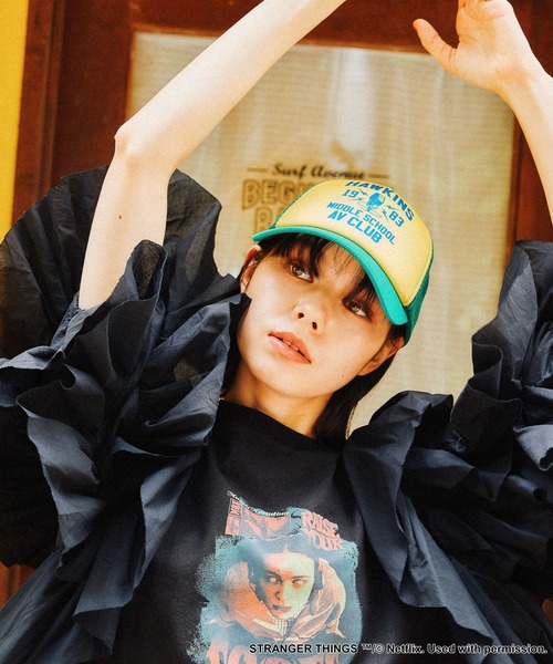 新品、未使用‼️STRANGER THINGSラッフルスリーブTシャツニコアンド STRANGER THINGS】コラボ ラッフルスリーブTシャツ（Tシャツ
