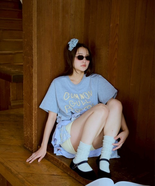 common gull products. tシャツ ブランコに乗ったcommon 2025夏