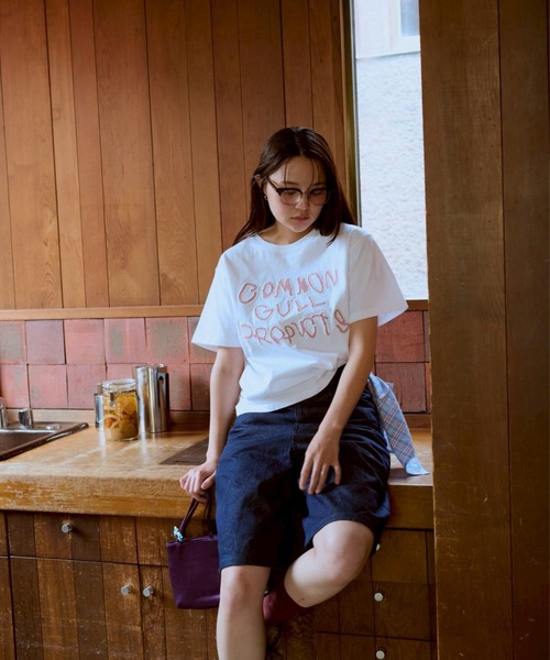 common gull products. 2025夏 ブランコに乗ったcommon gull products. 2025夏（Tシャツ