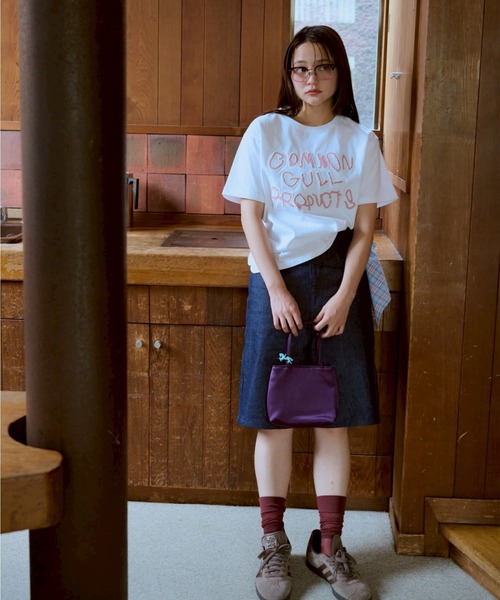 ブランコに乗った common gull products. Tシャツ グレー common gull products. tシャツ ブランコに乗ったcommon 2025夏