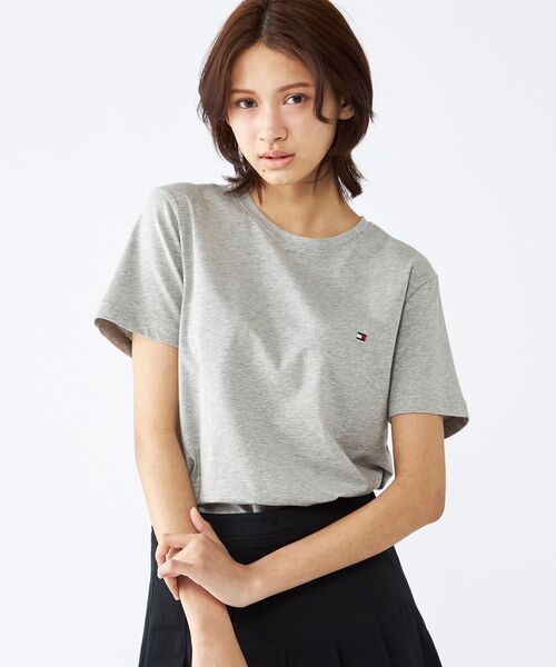 【新品】Tシャツ　グレー　ワンポイント　ロゴ TOMMY HILFIGER tシャツ 「オンライン限定」トミーヒルフィガー