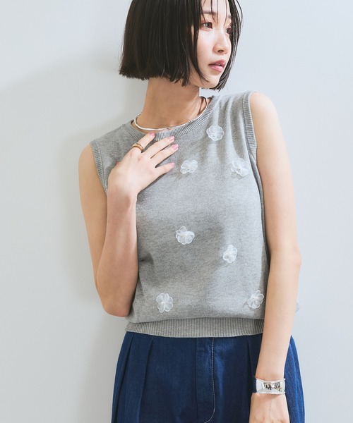 WONDERFUL WORLD 花モチーフニットベスト WONDERFUL WORLD 花モチーフニットベスト フラワーフォール刺繍