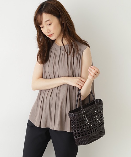 「NATURAL BEAUTY BASIC」 ノースリーブブラウス MEDIUM ベージュ レディース_画像2