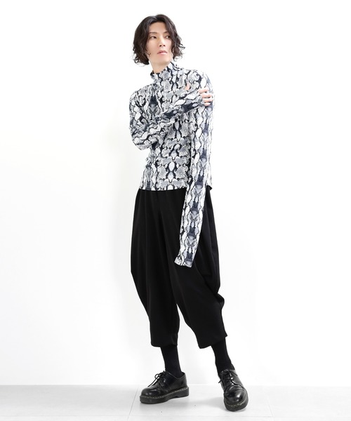 minsobi（ミンソビ） tシャツ 「minsobi」ヘビ柄ハイネックカットソー