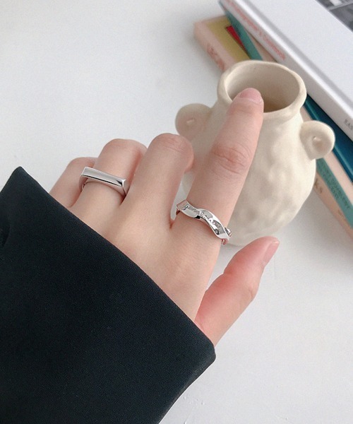 指輪・リング today37ar Round Ruby Angled Brushed Men 3 Stone Wedding Band 14K Gold