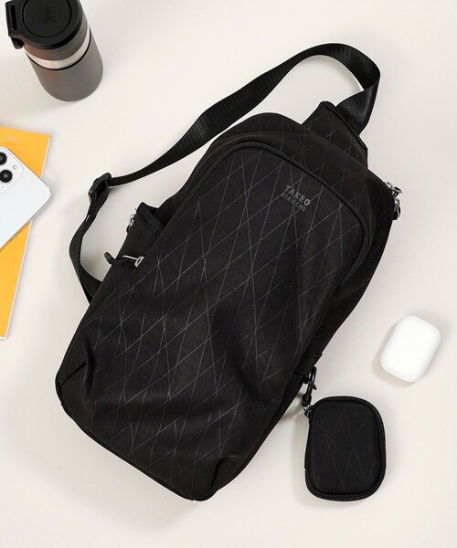 ①COACH ブラック ボディバッグ②TAKEO KIKUCHI ウエストポーチ TAKEO KIKUCHI（タケオキクチ） ウエストポーチ 「多機能・軽量