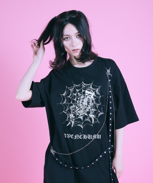 tシャツ Skull illustration print studded cross t-shirt レディース AVENCHUMU tシャツ Skull illustration print studded cross t
