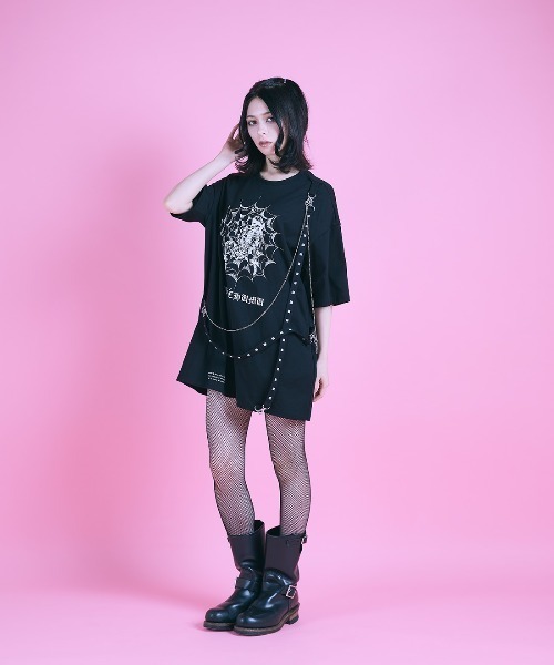 tシャツ Skull illustration print studded cross t-shirt レディース AVENCHUMU tシャツ Skull illustration print studded cross t