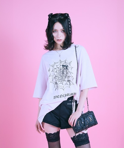 tシャツ Skull illustration print studded cross t-shirt レディース AVENCHUMU tシャツ Skull illustration print studded cross t