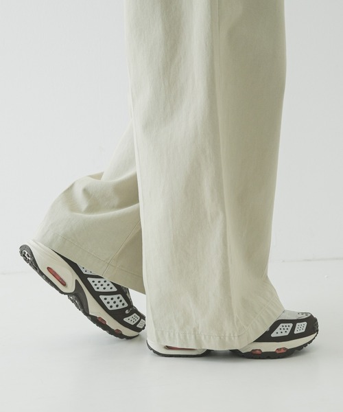 スニーカー NIKE　エア マックス SNDR レディース_2