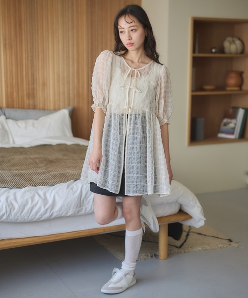 【前後2way】ウェーブ刺繍チュールチュニック　未使用新品　オフホワイト earth music&ecology チュニック 「WEB限定/前後2WAY」シアー