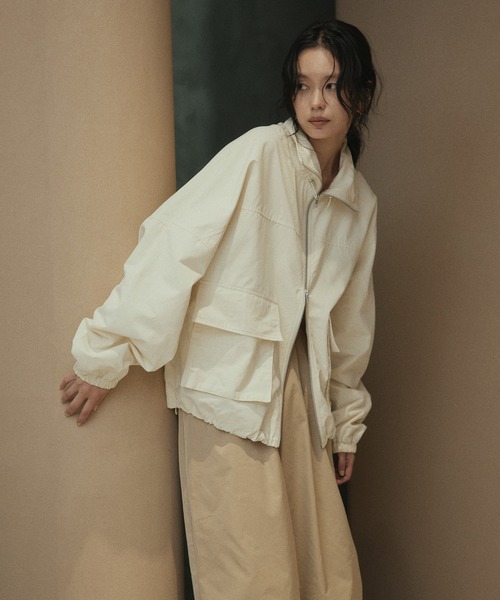 美品LOHENブルゾン　ライトベージュ hellam（ヘラム） tシャツ スタンドカラーツイルブルゾン レディース