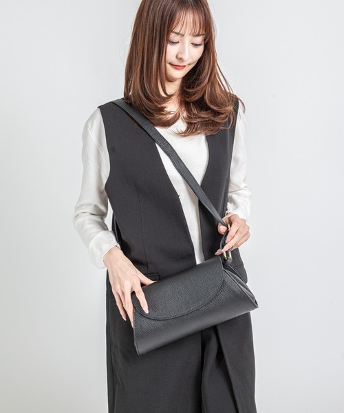 ✴︎新品✴︎ 【AULENTTI/オウレンティ】 スクエアバッグ AULENTTI（オウレンティ） ショルダーバッグ バッグ 「AULENTTI