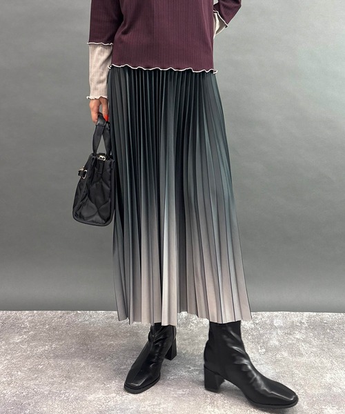 NICOLE white（ニコルホワイト） スカート グラデーションプリーツ