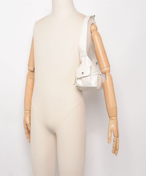 新品未使用 美品 綺麗 ハンド 肩掛け ワンショル y2k 白 アイボリー系 FREE STYLISTS ショルダーバッグ バッグ Y2K マルチポケットショルダー