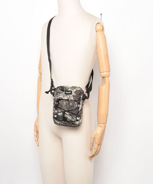 HUF（ハフ） ショルダーバッグ HUF REALTREE BOWERY SIDE BAG リアル