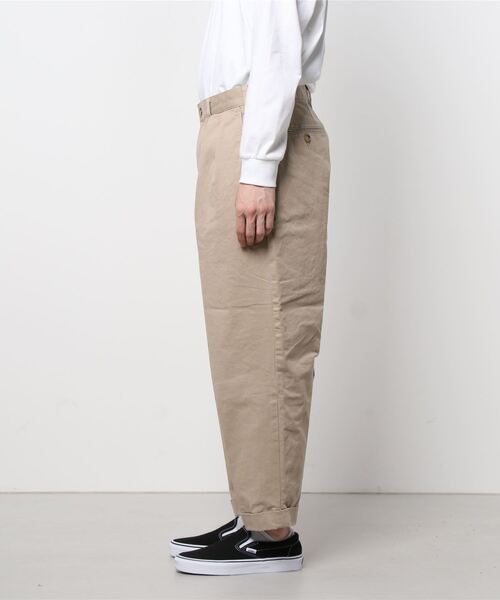 「BEAMS PLUS」 チノパンツ LARGE オフホワイト メンズの画像