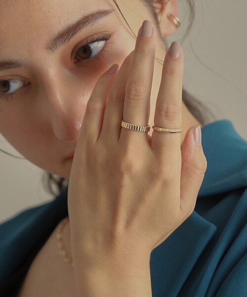半額 50％OFFの通販 COCOSHNIK 指輪 しのぎダイアゴナル K10ダイヤモンド リング アクセサリー