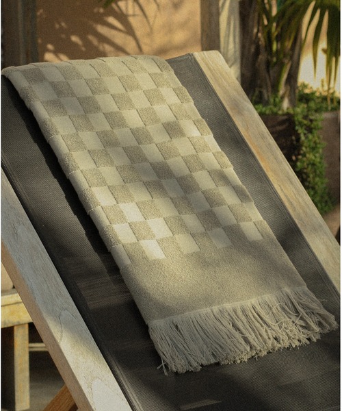 タオル HAPPY PLACE POOLSIDE CHECKERED BEACH TOWEL/チェッカードビーチタオル