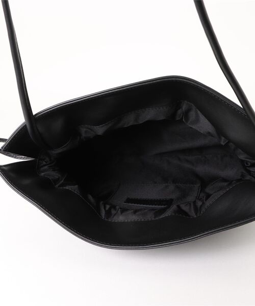 美品❤️オウレンティ ショルダーバッグ FBVENTURARU ブラック イタリア AULENTTI（オウレンティ） オウレンティショルダーバッグ レディース