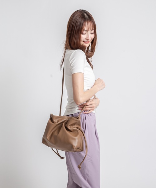 AULENTTI（オウレンティ） ショルダーバッグ バッグ 「AULENTTI