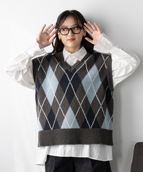ニットベスト レディース ベスト アーガイル Vネック かわいい 大人可愛い カジュアル おしゃれ かっこいい こなれ感 ラフ メンズライク マニッシュ Amazon | 【スロウアンドメロウ】ニット ベスト アーガイル 柄 V