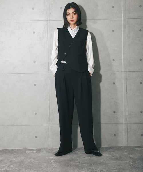 今だけSALE❣️新品✩︎ローファッジ❤︎Vネック アシンメトリー ブラウス❤︎ブラック 1684660_22795776_k3.jpg