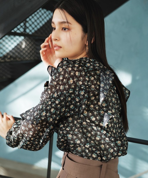 vis-à-vis　リーフ柄ラッフルフリルブラウス 楽天市場】【WEB限定】リーフ柄ラッフルフリルブラウス vis-a-vis ビス