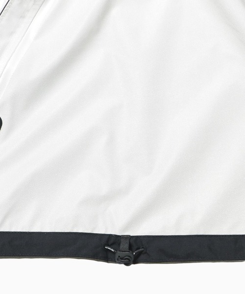 マウンテンパーカー ウインドブレーカー 「and wander」2.5L hiker rain jacket メンズの画像