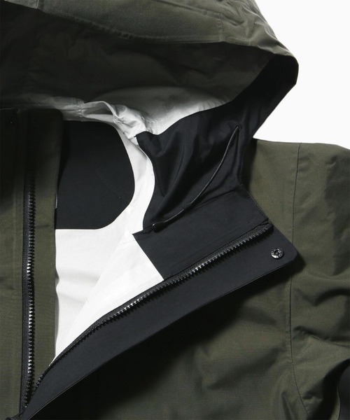 and wander（アンドワンダー） マウンテンパーカー ウインドブレーカー