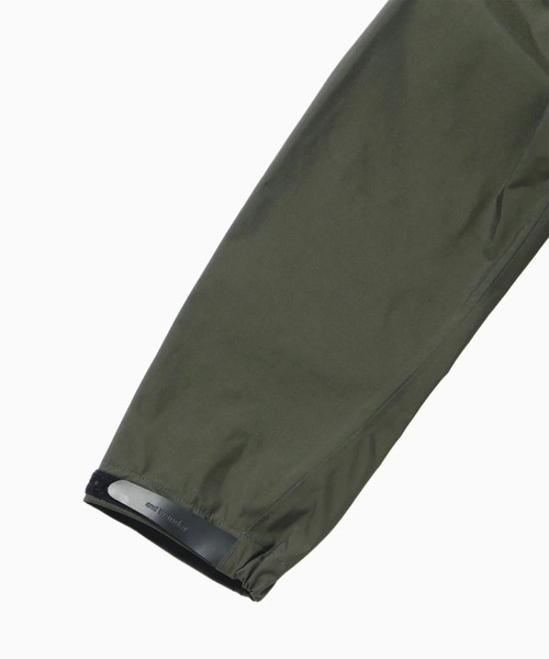 マウンテンパーカー ウインドブレーカー 「and wander」2.5L hiker rain jacket メンズの画像