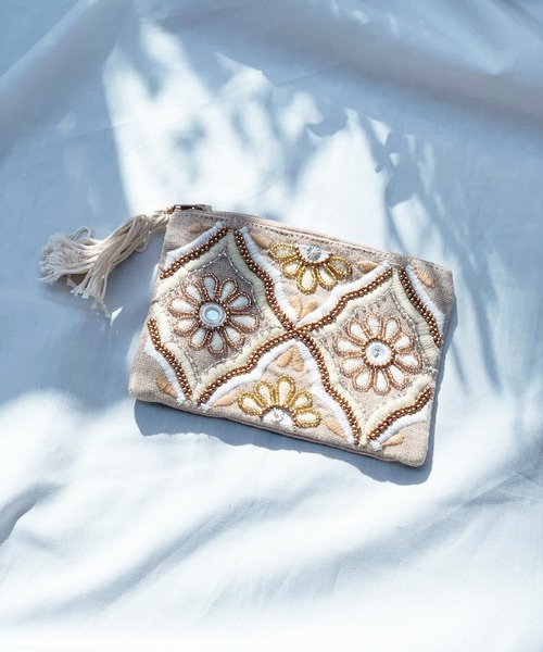 アリス 手刺繍のポーチ 30%OFF フラワーアリ刺繍ポーチM【メール便可】｜マライカ公式通販