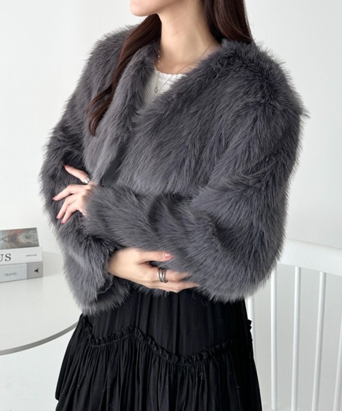 毛皮　ショートコート　グレー CLEA コート アウター ノーカラーショートフェイクファーコート