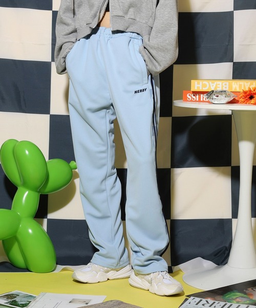 NERDY スウェット上下　水色　アイボリー NERDY スウェットパンツ ジャージ シンボルパターンブロックトラック