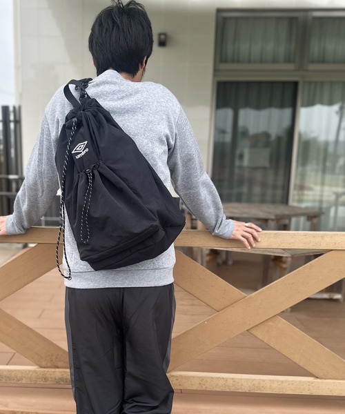 umbro（アンブロ） デイバック リュック メンズ レディース : ZOZOTOWN