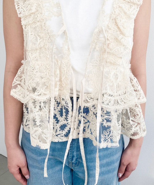 極美品 エイココンドウ 現行完売品 コットン刺繍フリルベスト 黒 ジレ 春夏服 極美品 エイココンドウ 現行完売品 コットン刺繍フリルベスト 黒 ジレ 春夏