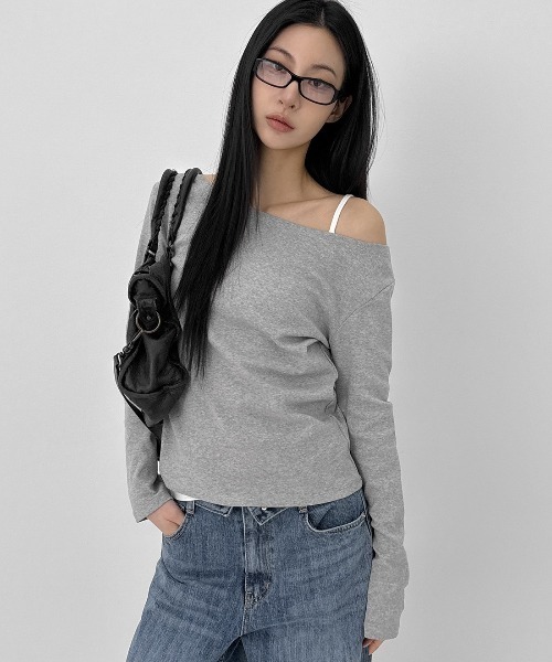 オフショルダー黒長袖トップス BLACKUP（ブラックアップ） tシャツ 「MADE」 アクニーオフショルダー