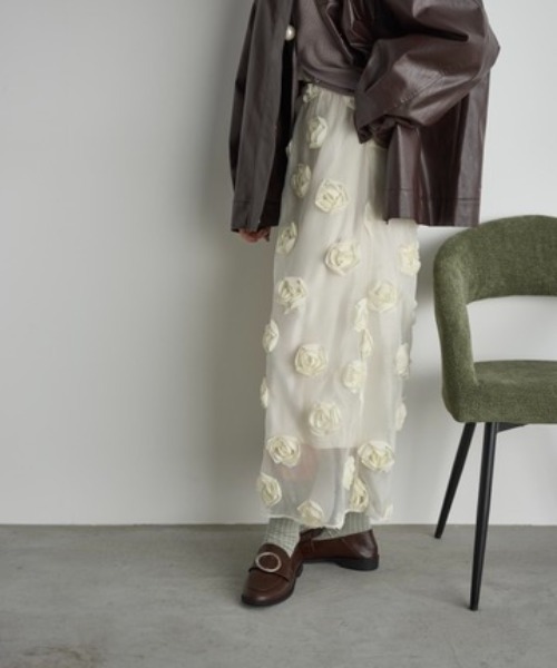 THE Yon スカート フラワーモチーフセミフレアシアースカート