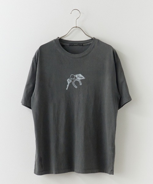 GUESS（ゲス） tシャツ 「Stray Kids / ストレイキッズ Hyunjin