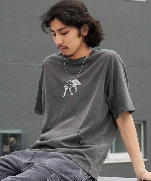 GUESS（ゲス） tシャツ 「Stray Kids / ストレイキッズ Hyunjin