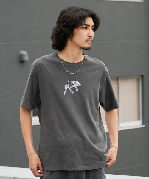 GUESS（ゲス） tシャツ 「Stray Kids / ストレイキッズ Hyunjin