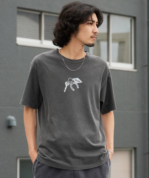 GUESS（ゲス） tシャツ 「Stray Kids / ストレイキッズ Hyunjin