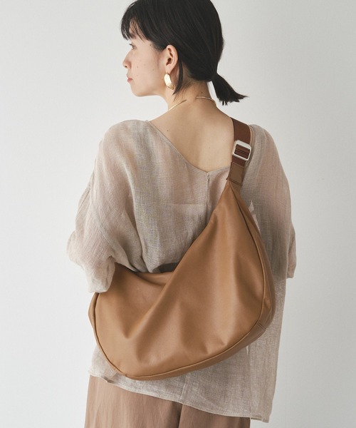 russet ショルダーバッグ バッグ ソフトレザーラウンドビッグ