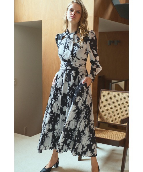 Estella.K ワンピース Abby Dress クロスネックタイドットドレス