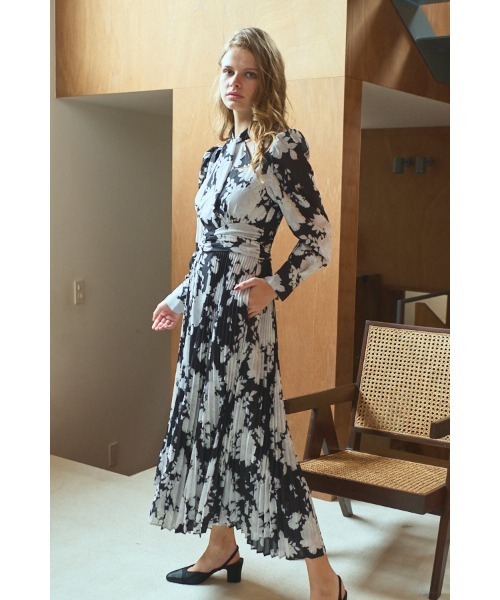 Estella.K ワンピース Abby Dress クロスネックタイドットドレス