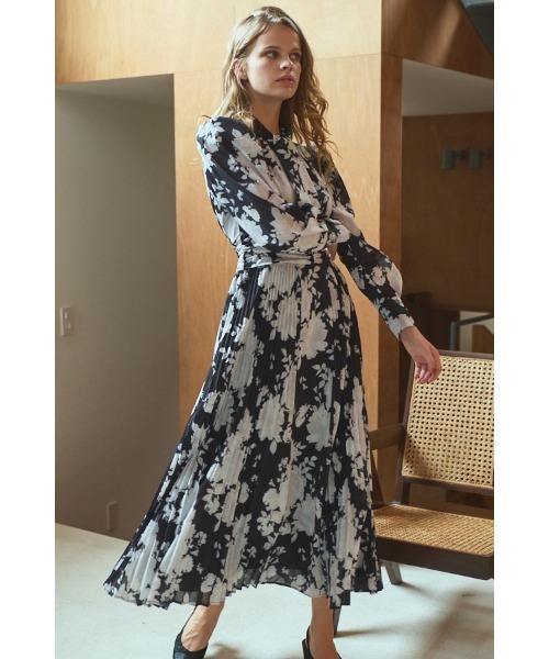 Estella.K ワンピース Abby Dress クロスネックタイドットドレス