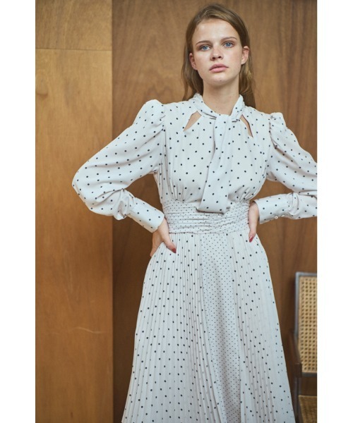 Estella.K ワンピース Abby Dress クロスネックタイドットドレス