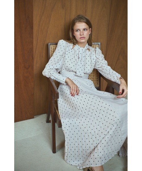 Estella.K ドットワンピース　水玉ハイネック ドレス Estella.K ワンピース Abby Dress クロスネックタイドットドレス